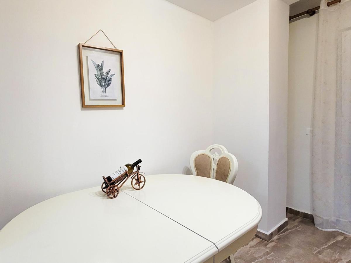 One-Bedroom Gem By The Square Тирана Экстерьер фото