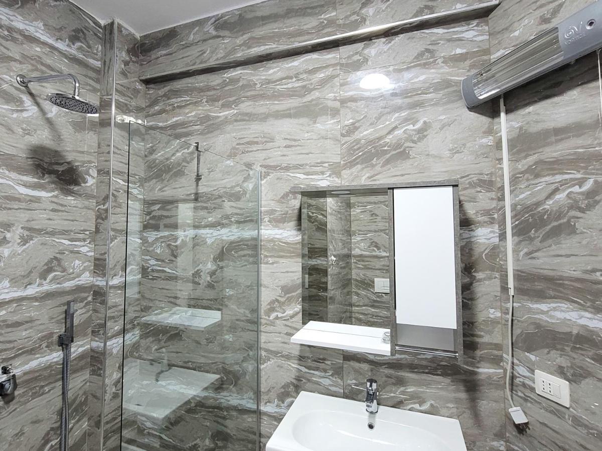 One-Bedroom Gem By The Square Тирана Экстерьер фото