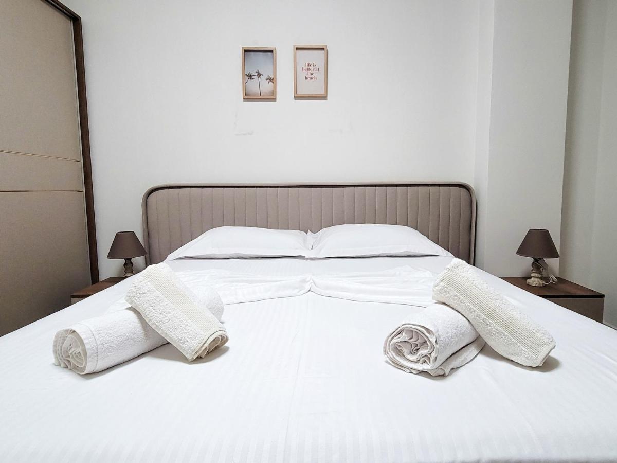 One-Bedroom Gem By The Square Тирана Экстерьер фото