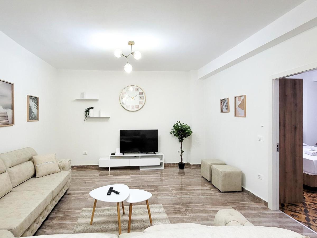 One-Bedroom Gem By The Square Тирана Экстерьер фото