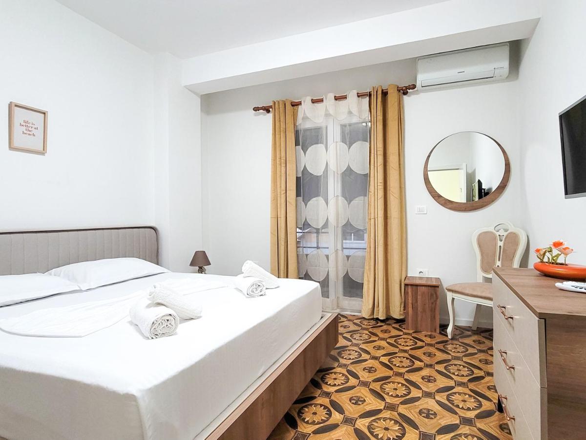 One-Bedroom Gem By The Square Тирана Экстерьер фото