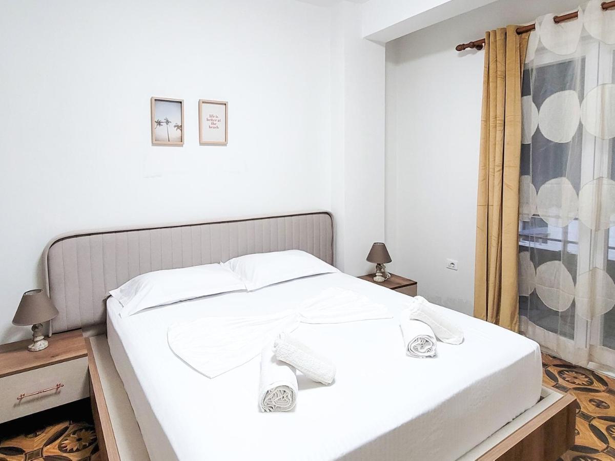 One-Bedroom Gem By The Square Тирана Экстерьер фото