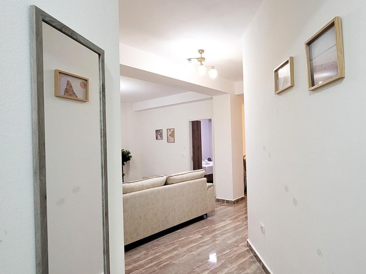 One-Bedroom Gem By The Square Тирана Экстерьер фото