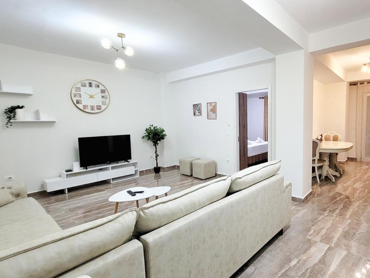 One-Bedroom Gem By The Square Тирана Экстерьер фото