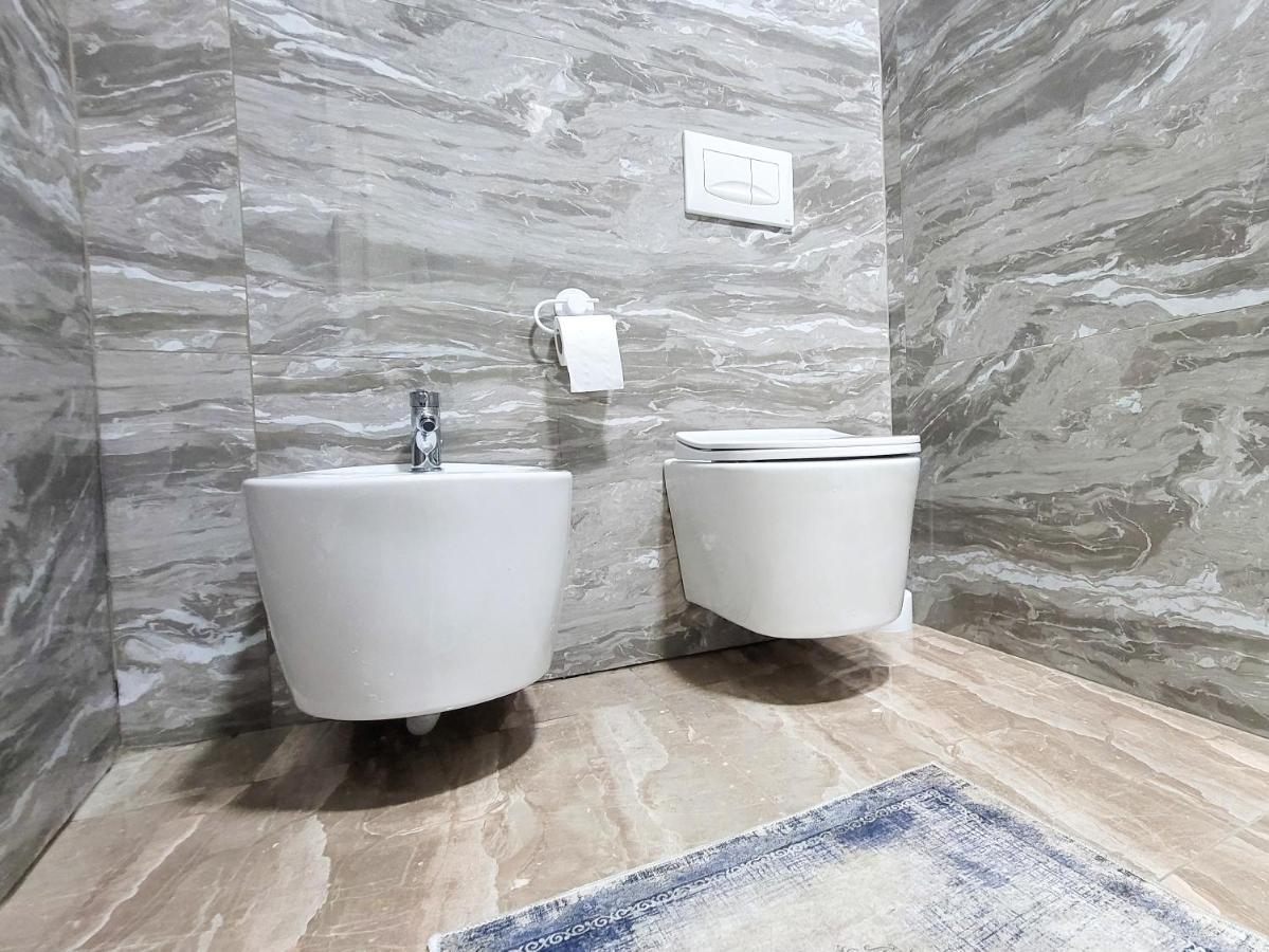 One-Bedroom Gem By The Square Тирана Экстерьер фото